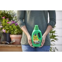 Outlet 😍 Miracle-Gro Pour & Feed Liquid Plant Food 32 oz ✨ -Scotts Sales Store 9cf8750c c5cb 482d 9439 c42c99ecb5b8